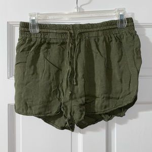 American Eagle green fabric shorts, Size Small